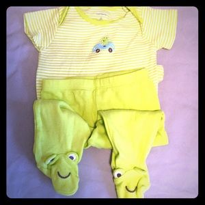 Carter’s froggy two piece set with footie pants